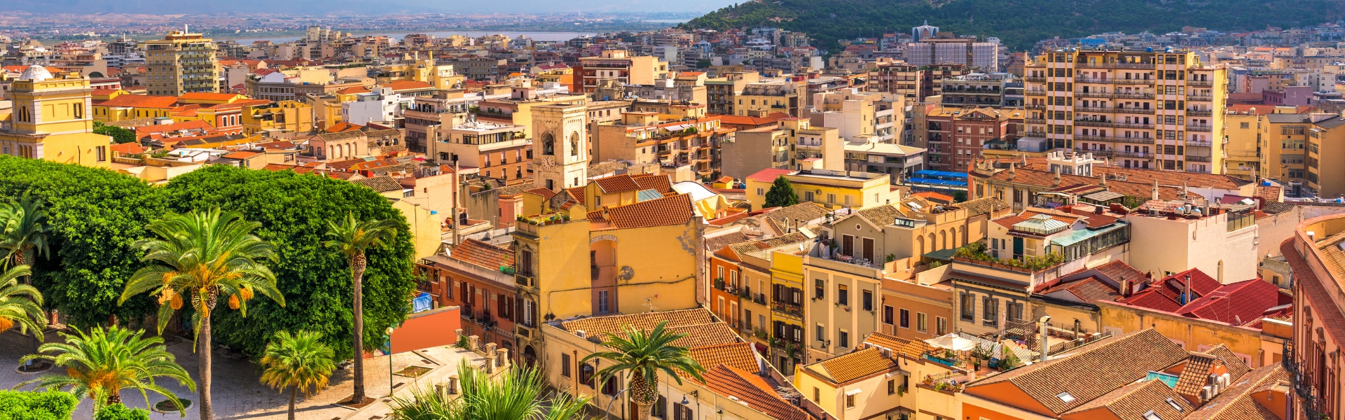 ville colorée de cagliari vue du ciel au sud de la sardaigne