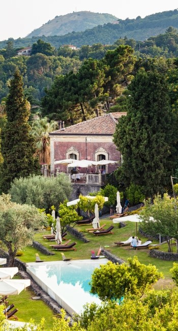 monaci delle terre nere hotel