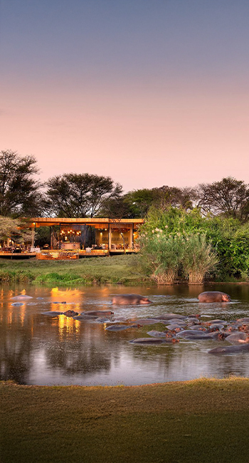 andBeyond Grumeti River Lodge sur les eaux du Serengeti