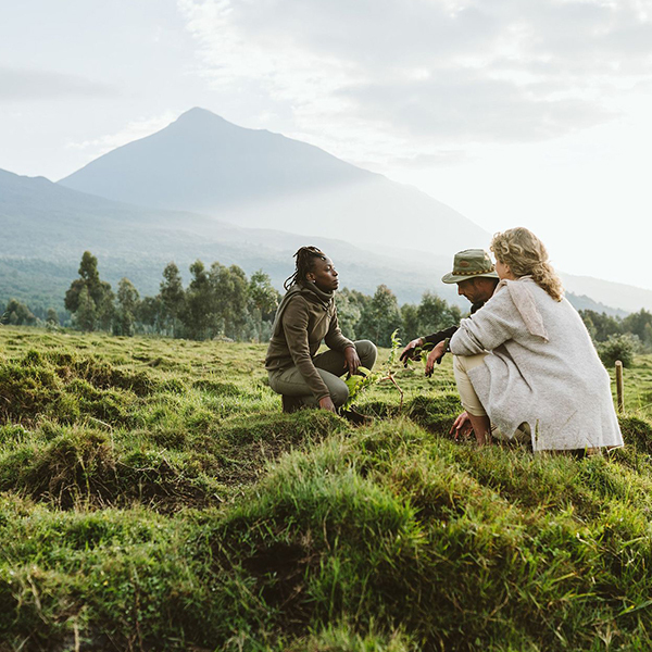 circuit joyaux afrique australe et est - rencontre avec guide au cœur de la Tanzanie