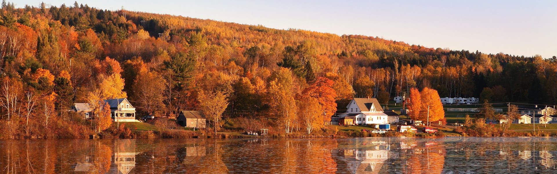 rivière saint john au nouveau-brunswick en automne canada