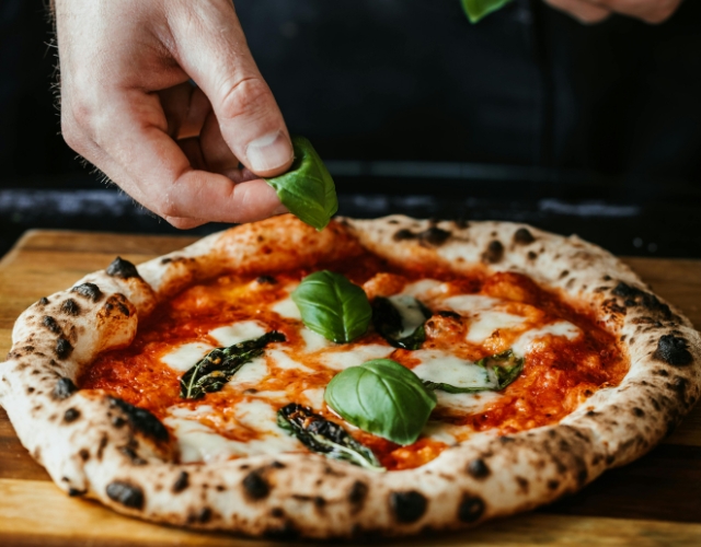 atelier de pizza napolitaine et dégustation de vin à naples