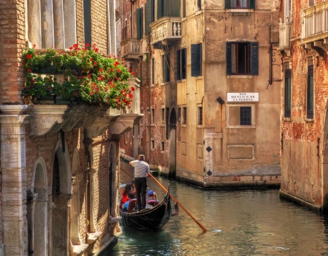 balade en gondole sur les canaux de venise