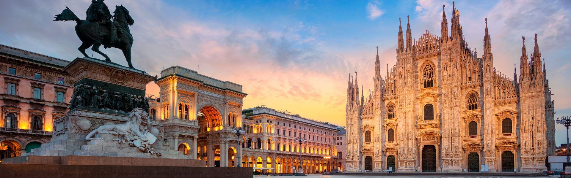 cathédrale de milan et monument à victor-emmanuel II au lever du soleil