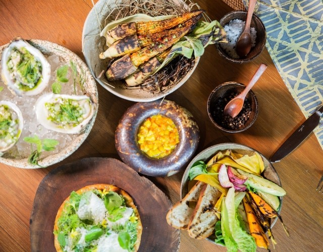 mets thailandais dans un restaurant de l'hôtel trisara à phuket - crédit hôtel trisara