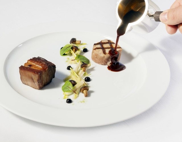 repas gastronomique conçu par un chef étoilé sur la côte amalfitaine - crédit restaurant Un Piano Nel Cielo de l'hôtel Casa Angelina