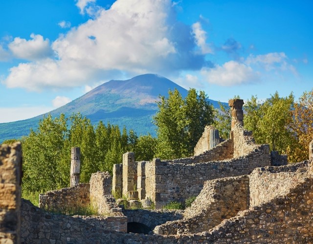 site de pompéi avec le mont vésuve en arrière-plan