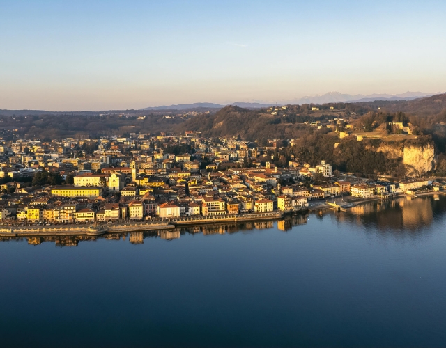 survol en hélicoptère du lac majeur - grands lacs italiens